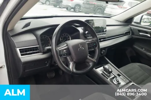 More photos of 2024 Mitsubishi Outlander SE at ALM Hyundai Florence, SC