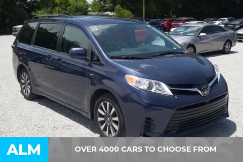 Photos of 2018 Toyota Sienna LE for sale in Florence, SC at ALM Hyundai Florence