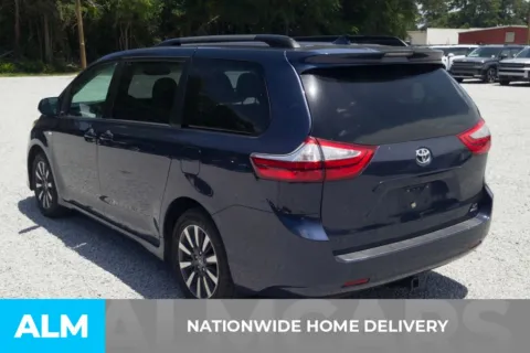 More photos of 2018 Toyota Sienna LE at ALM Hyundai Florence, SC
