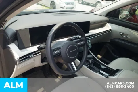 More photos of 2025 Hyundai Tucson SEL at ALM Hyundai Florence, SC