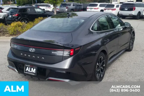 More photos of 2024 Hyundai Sonata SEL at ALM Hyundai Florence, SC