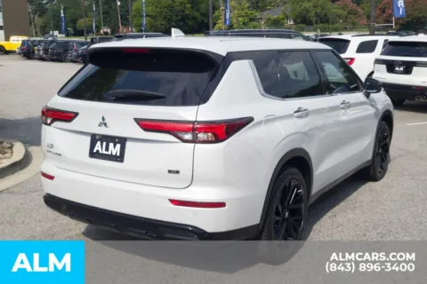 More photos of 2024 Mitsubishi Outlander SE at ALM Hyundai Florence, SC