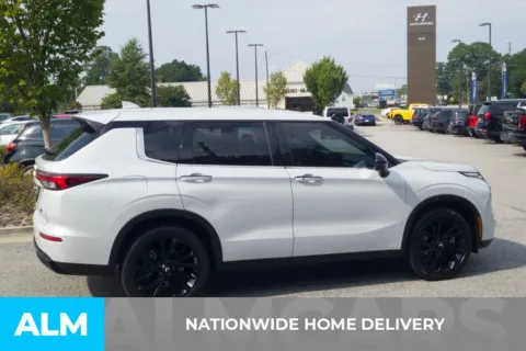 More photos of 2024 Mitsubishi Outlander SE at ALM Hyundai Florence, SC