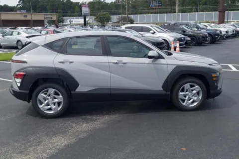More photos of 2027 Hyundai Kona SE at ALM Hyundai Florence, SC