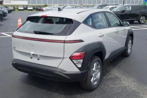 More photos of 2027 Hyundai Kona SE at ALM Hyundai Florence, SC