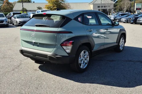 More photos of 2027 Hyundai Kona SE at ALM Hyundai Florence, SC