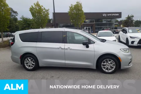 More photos of 2024 Chrysler Pacifica Touring L at ALM Hyundai Florence, SC