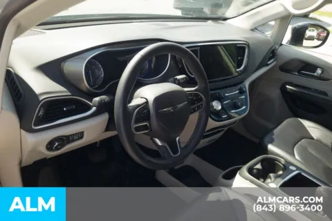 More photos of 2024 Chrysler Pacifica Touring L at ALM Hyundai Florence, SC