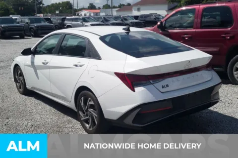 More photos of 2024 Hyundai Elantra SEL at ALM Hyundai Florence, SC