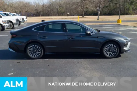 More photos of 2025 Hyundai Sonata Hybrid SEL at ALM Hyundai Florence, SC