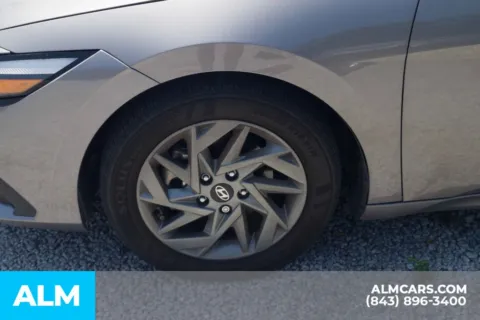 More photos of 2024 Hyundai Elantra SEL at ALM Hyundai Florence, SC