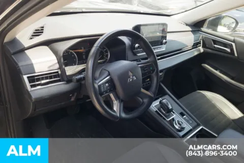 More photos of 2024 Mitsubishi Outlander SE at ALM Hyundai Florence, SC