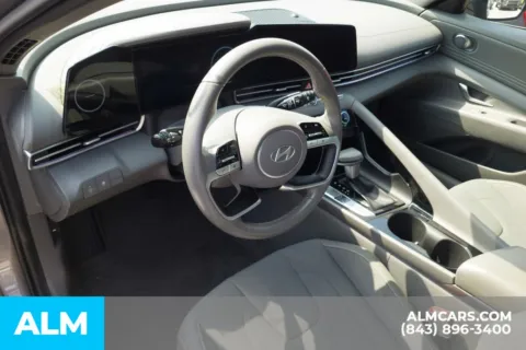 More photos of 2025 Hyundai Elantra SEL Convenience at ALM Hyundai Florence, SC