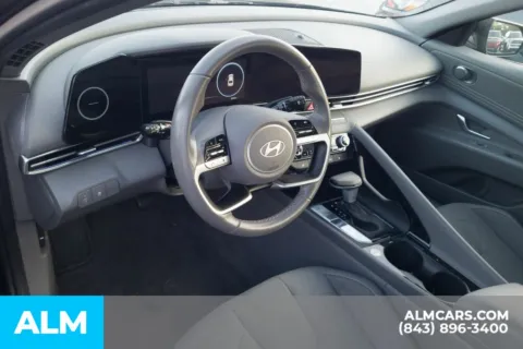 More photos of 2025 Hyundai Elantra SEL Convenience at ALM Hyundai Florence, SC
