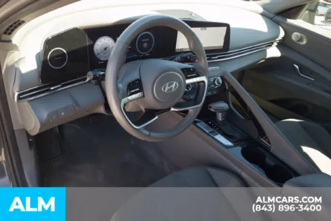 More photos of 2025 Hyundai Elantra SEL Convenience at ALM Hyundai Florence, SC