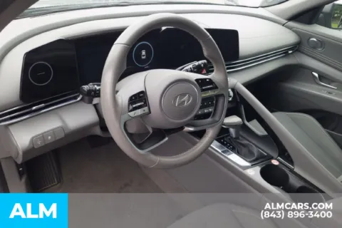 More photos of 2025 Hyundai Elantra SEL Convenience at ALM Hyundai Florence, SC