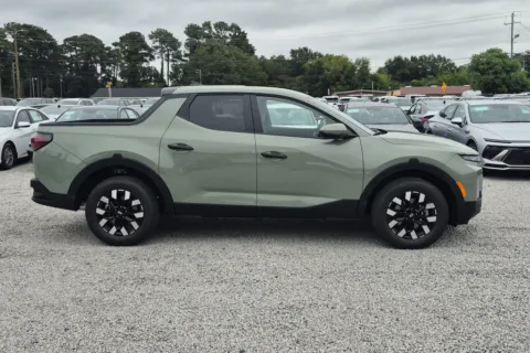 More photos of 2027 Hyundai Santa Cruz SE at ALM Hyundai Florence, SC