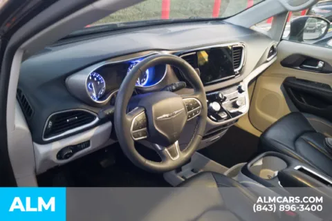 More photos of 2023 Chrysler Pacifica Touring L at ALM Hyundai Florence, SC