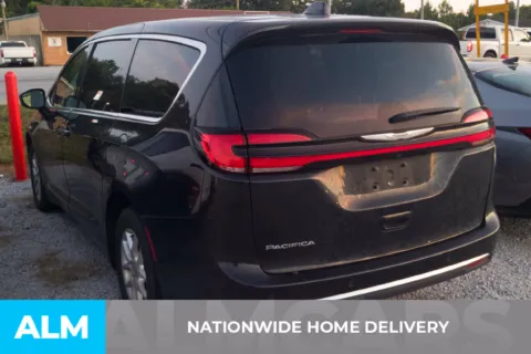 More photos of 2023 Chrysler Pacifica Touring L at ALM Hyundai Florence, SC