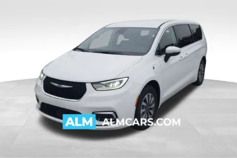 White 2023 Chrysler Pacifica Hybrid Touring L for sale in Florence, SC
