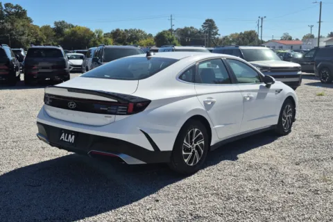 More photos of 2027 Hyundai Sonata Hybrid Blue at ALM Hyundai Florence, SC
