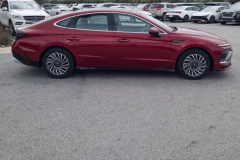 More photos of 2027 Hyundai Sonata Hybrid SEL at ALM Hyundai Florence, SC