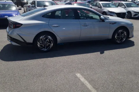 More photos of 2027 Hyundai Sonata SEL Sport at ALM Hyundai Florence, SC