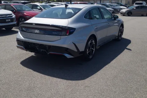 More photos of 2027 Hyundai Sonata SEL Sport at ALM Hyundai Florence, SC