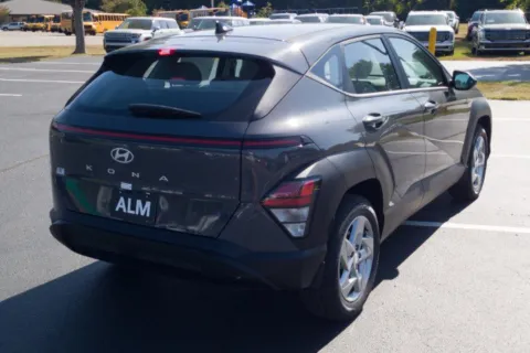 More photos of 2027 Hyundai Kona SE at ALM Hyundai Florence, SC