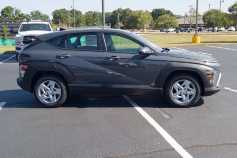 More photos of 2027 Hyundai Kona SE at ALM Hyundai Florence, SC