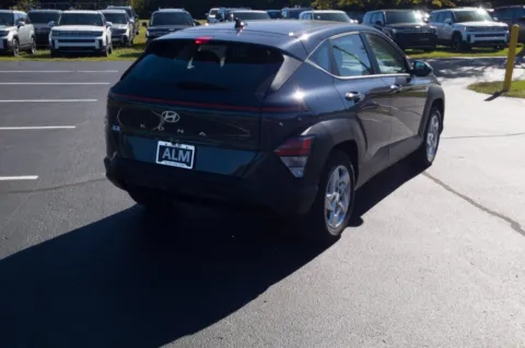 More photos of 2027 Hyundai Kona SE at ALM Hyundai Florence, SC