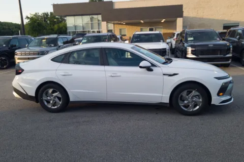 More photos of 2027 Hyundai Sonata SE at ALM Hyundai Florence, SC