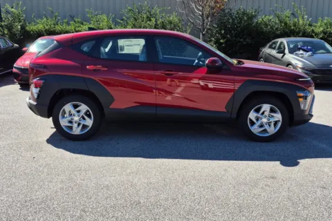 More photos of 2027 Hyundai Kona SE at ALM Hyundai Florence, SC