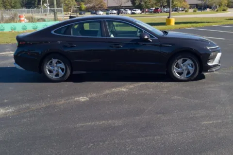 More photos of 2027 Hyundai Sonata SE at ALM Hyundai Florence, SC