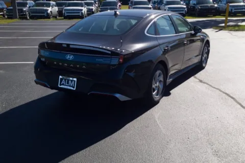 More photos of 2027 Hyundai Sonata SE at ALM Hyundai Florence, SC