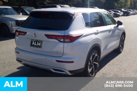 More photos of 2024 Mitsubishi Outlander SE at ALM Hyundai Florence, SC