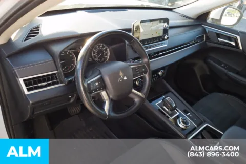 More photos of 2024 Mitsubishi Outlander SE at ALM Hyundai Florence, SC