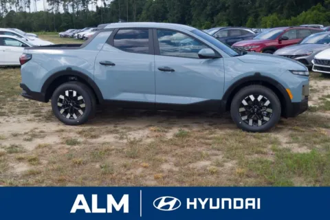 More photos of 2025 Hyundai Santa Cruz SE at ALM Hyundai Florence, SC