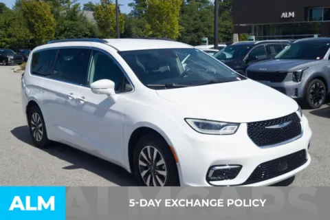More photos of 2021 Chrysler Pacifica Hybrid Touring L at ALM Hyundai Florence, SC