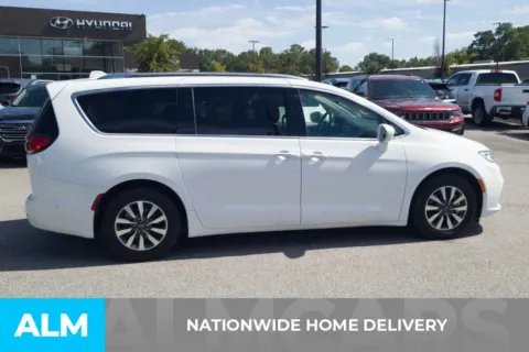 More photos of 2021 Chrysler Pacifica Hybrid Touring L at ALM Hyundai Florence, SC