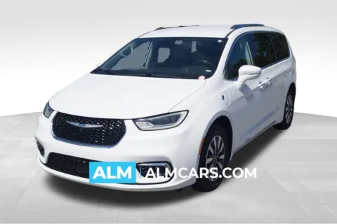 White 2021 Chrysler Pacifica Hybrid Touring L for sale in Florence, SC