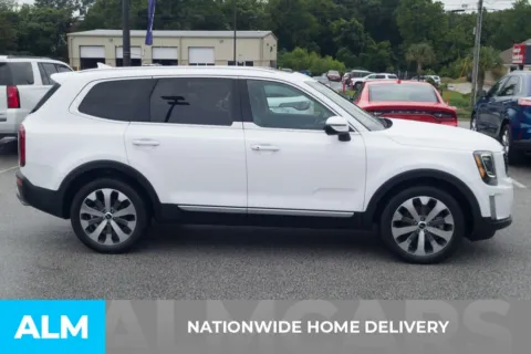 More photos of 2022 Kia Telluride S at ALM Hyundai Florence, SC