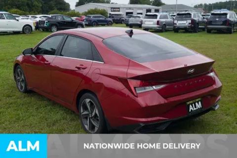 More photos of 2022 Hyundai Elantra SEL at ALM Hyundai Florence, SC