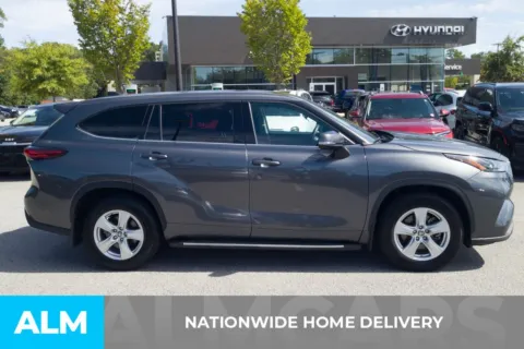 More photos of 2022 Toyota Highlander L at ALM Hyundai Florence, SC