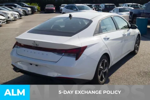 More photos of 2023 Hyundai Elantra SEL at ALM Hyundai Florence, SC
