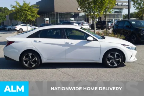 More photos of 2023 Hyundai Elantra SEL at ALM Hyundai Florence, SC