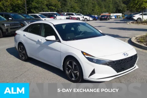 More photos of 2023 Hyundai Elantra SEL at ALM Hyundai Florence, SC