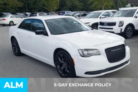 More photos of 2022 Chrysler 300 Touring at ALM Hyundai Florence, SC