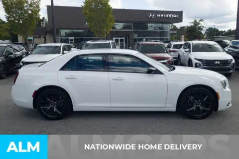 More photos of 2022 Chrysler 300 Touring at ALM Hyundai Florence, SC