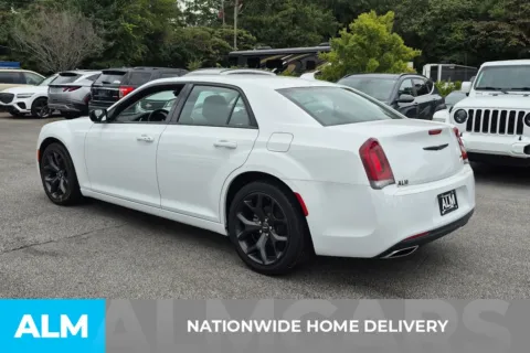 More photos of 2022 Chrysler 300 Touring at ALM Hyundai Florence, SC